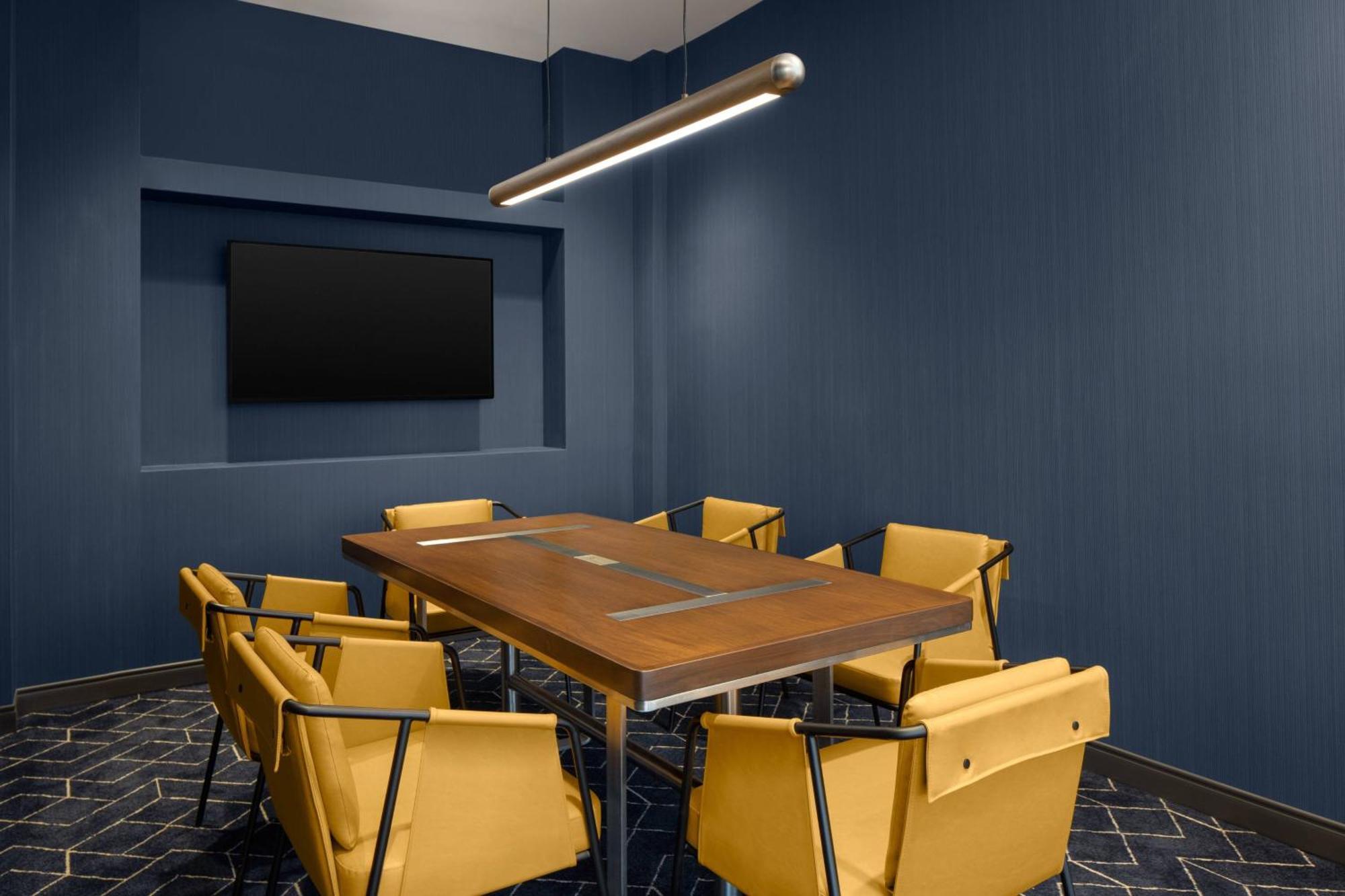 Courtyard By Marriott Lansing Downtown Hotel Екстериор снимка