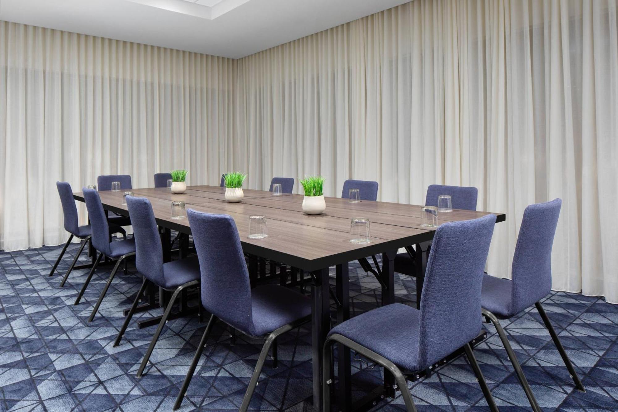 Courtyard By Marriott Lansing Downtown Hotel Екстериор снимка