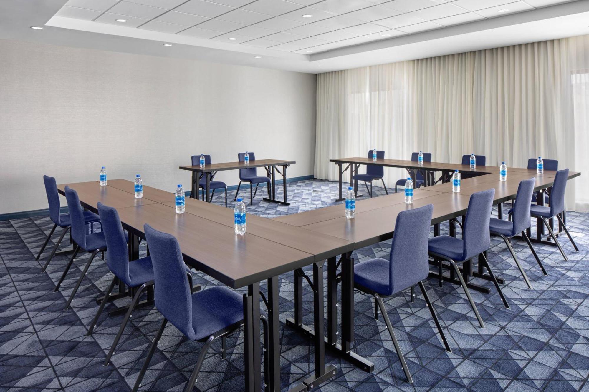 Courtyard By Marriott Lansing Downtown Hotel Екстериор снимка