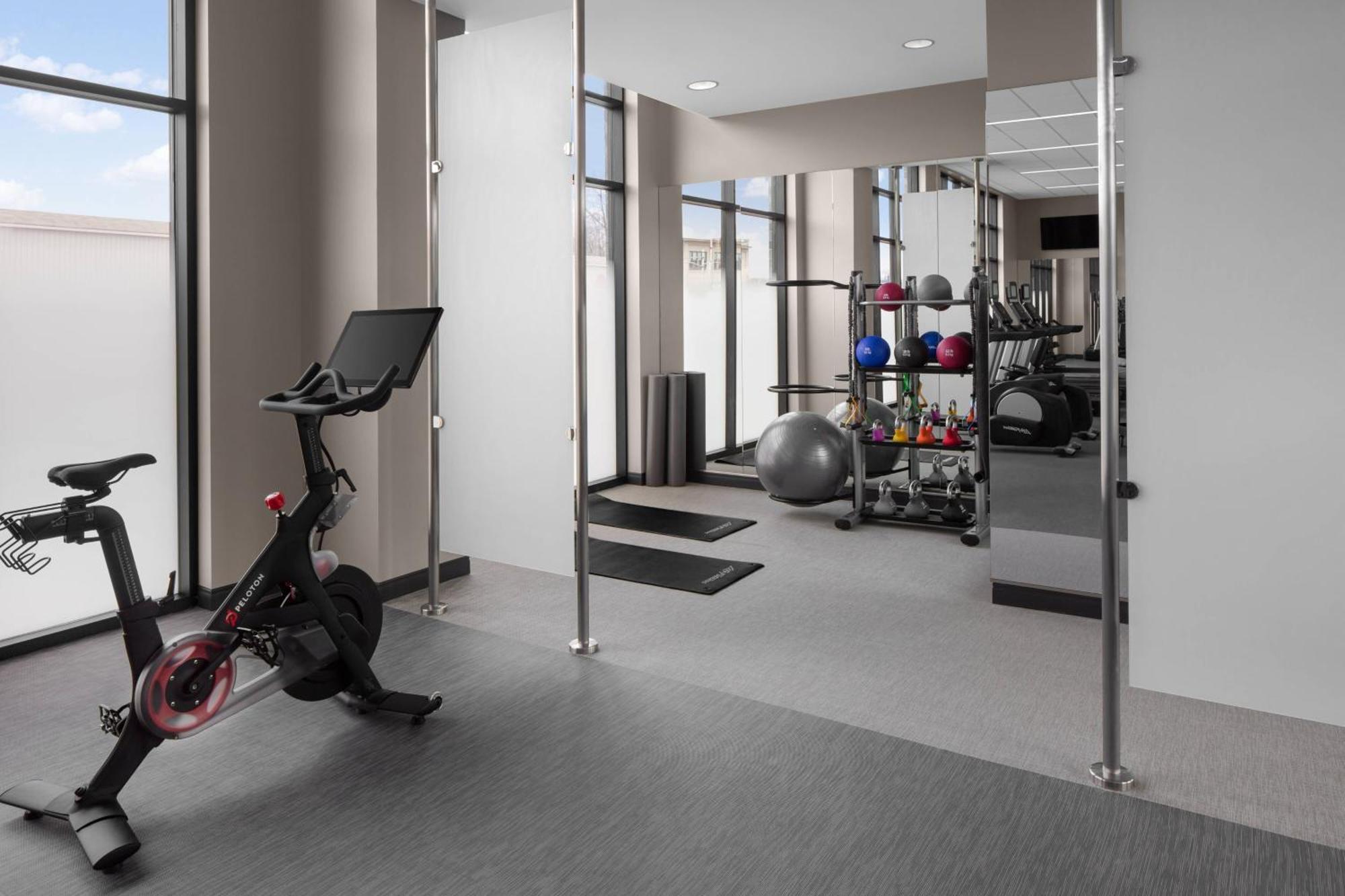 Courtyard By Marriott Lansing Downtown Hotel Екстериор снимка