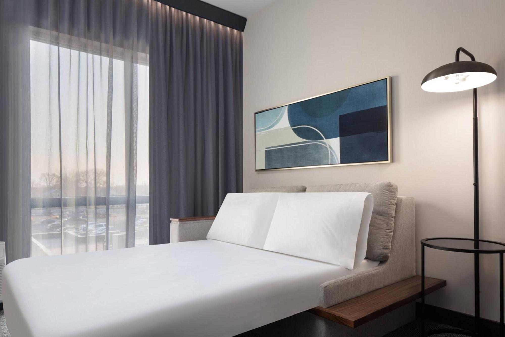 Courtyard By Marriott Lansing Downtown Hotel Екстериор снимка